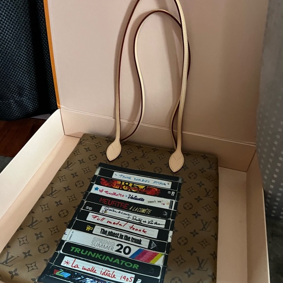 Louis Vuitton Carry it monogram reverse tote bag - Picture 1 of 9